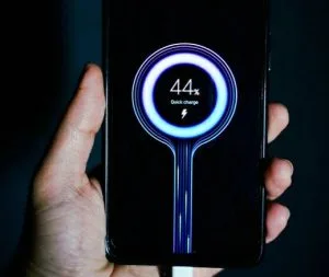 স্মার্টফোন ফাস্ট চার্জিং টেকনোলজি - How Smartphone Fast Charging Technology Works? - Best Tech & Gadgets in BD | ElectroBaz ফাস্ট চার্জিং টেকনোলজি - Smartphone Fast Charging Explained