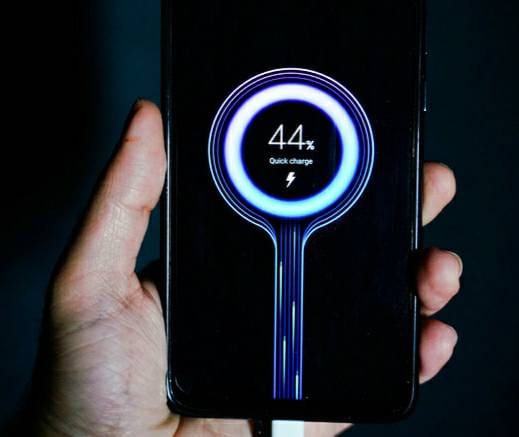 āϏā§āĻŽāĻžāϰā§āĻāĻĢā§āύ āĻĢāĻžāϏā§āĻ āĻāĻžāϰā§āĻāĻŋāĻ āĻā§āĻāύā§āϞāĻāĻŋ - How Smartphone Fast Charging Technology Works? - Best Tech & Gadgets in BD | ElectroBaz āĻĢāĻžāϏā§āĻ āĻāĻžāϰā§āĻāĻŋāĻ āĻā§āĻāύā§āϞāĻāĻŋ - Smartphone Fast Charging Explained